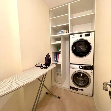 شقة South Bay Family Apartment With 2 Parking Spaces